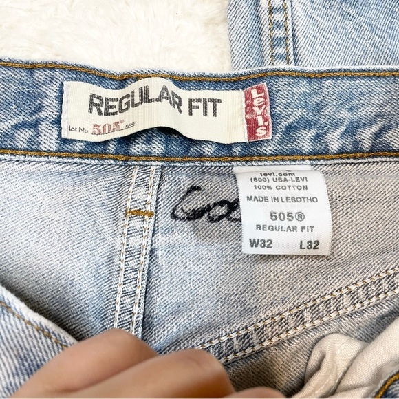 LEVI'S 505 Regular Fit Straight Leg Light Wash Destroyed Denim Jeans 32x32 - Picture 7 of 8
